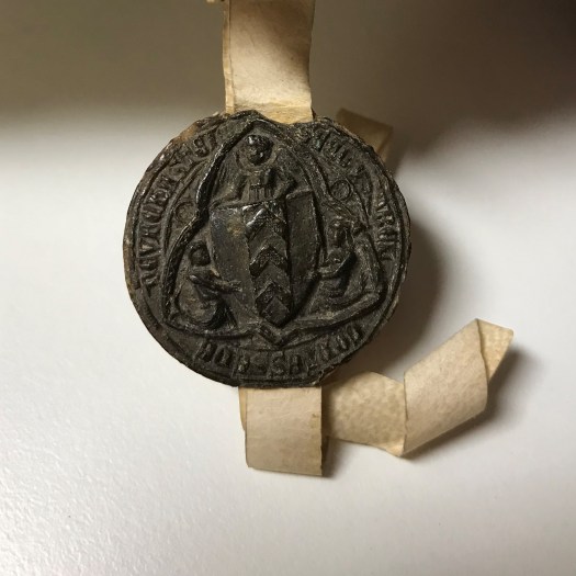 Sceau d'Isabelle de Neuchâtel, 1389 Ecu paternel tenu par un ange et deux sirènes